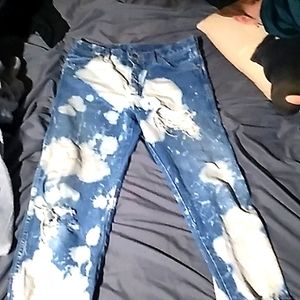 Light jeans/bleach spots